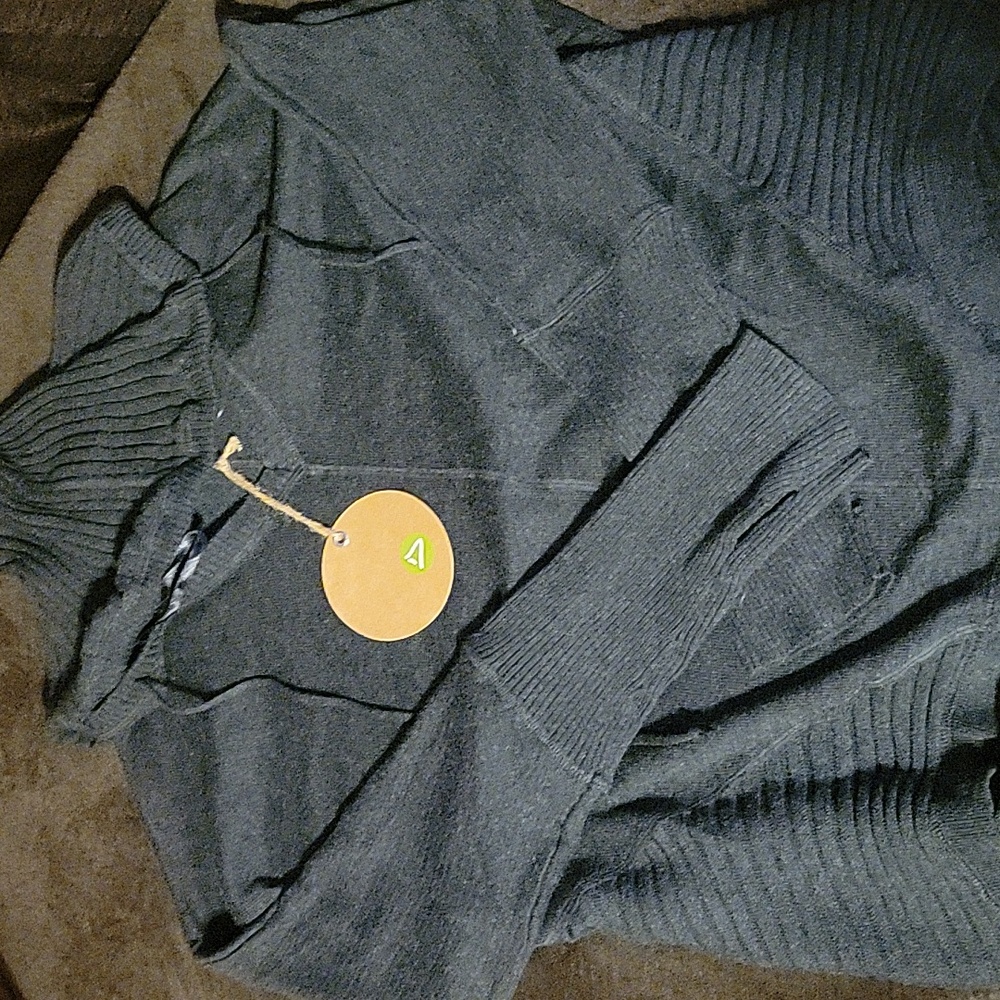 Hooded Sweater - Picture 4 of 4